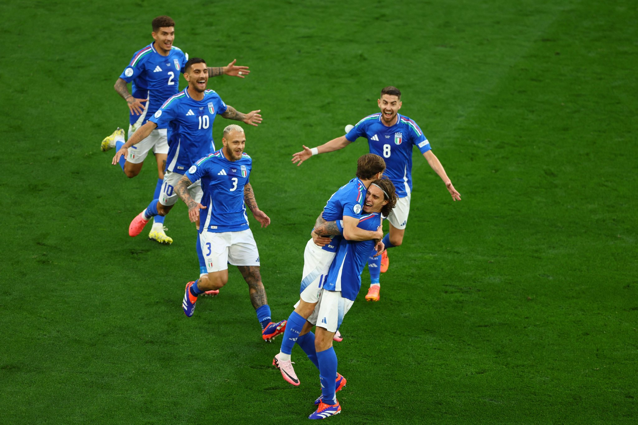 意大利队凭借个人表现晋级半决赛