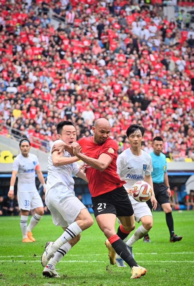 包含外援团结一心，球队合作愈显默契的词条