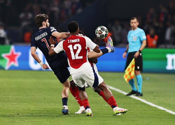 关于巴黎圣日耳曼晋级，球迷欢欣鼓舞的信息