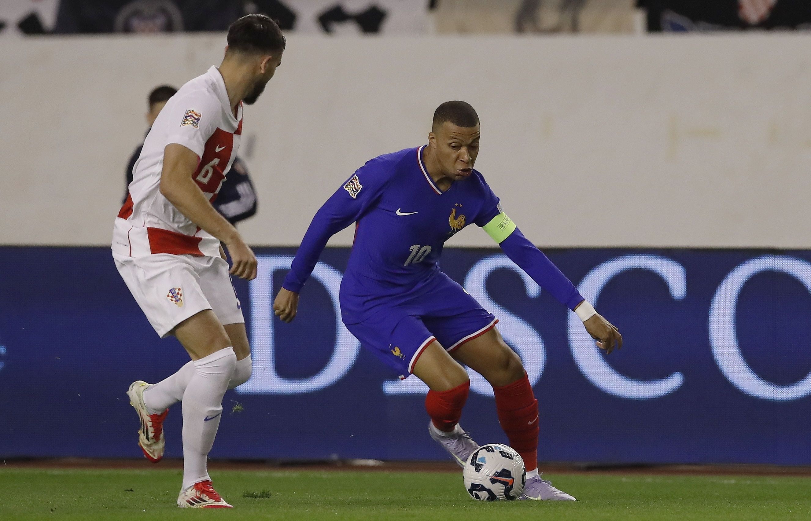 包含克罗地亚对荷兰，比分激战势均力敌！的词条