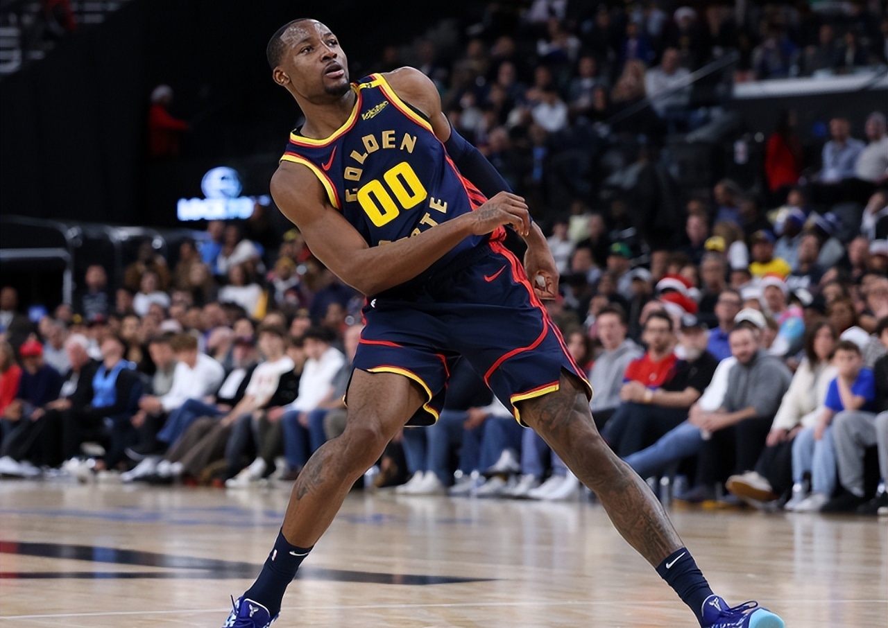 关于勇士队球员荣膺奖项，赢得尊重的信息