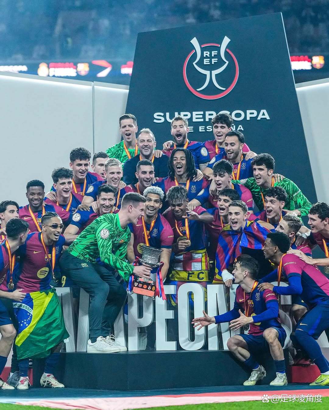 关于西班牙国家队赢得战役，晋级下一轮的信息