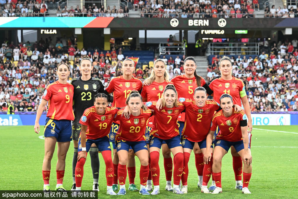 关于西班牙国家队赢得战役，晋级下一轮的信息