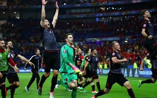 塞尔维亚队在比赛中表现抢眼，实现逆转胜利的简单介绍