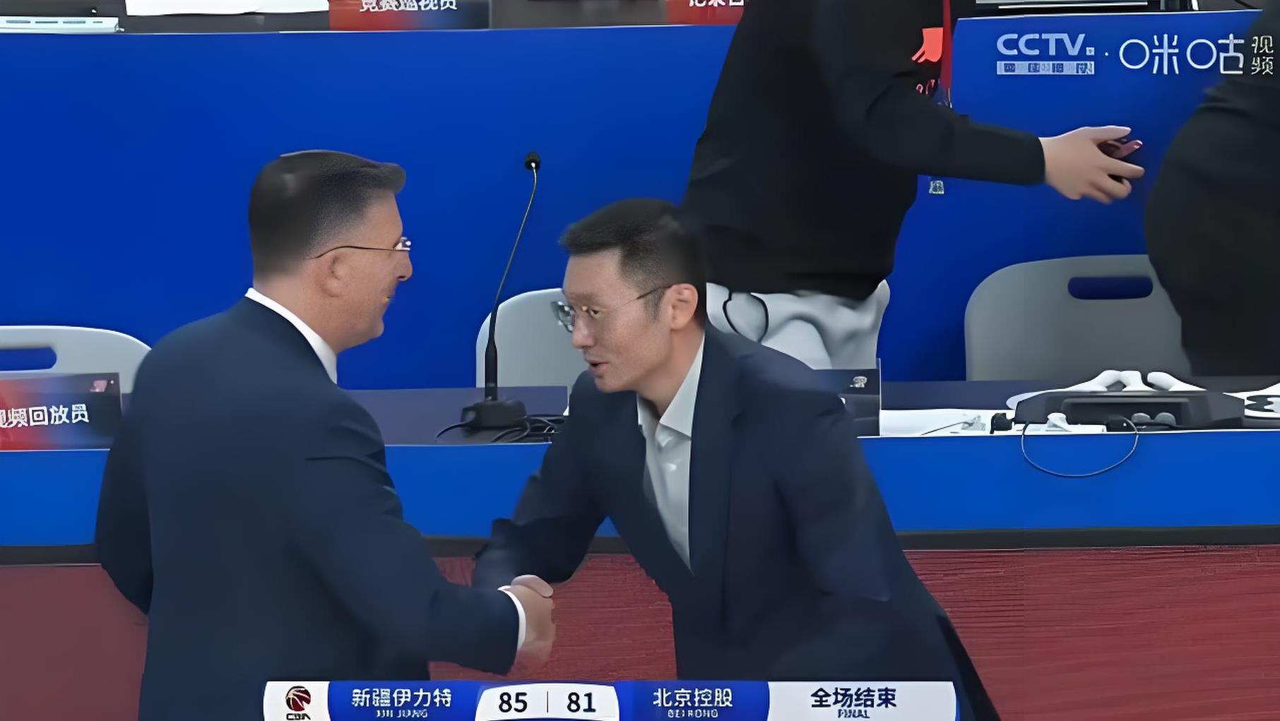 包含南北对决激烈上演,球员拼尽全力的词条 包含南北对决激烈上演,球员拼尽全力的词条