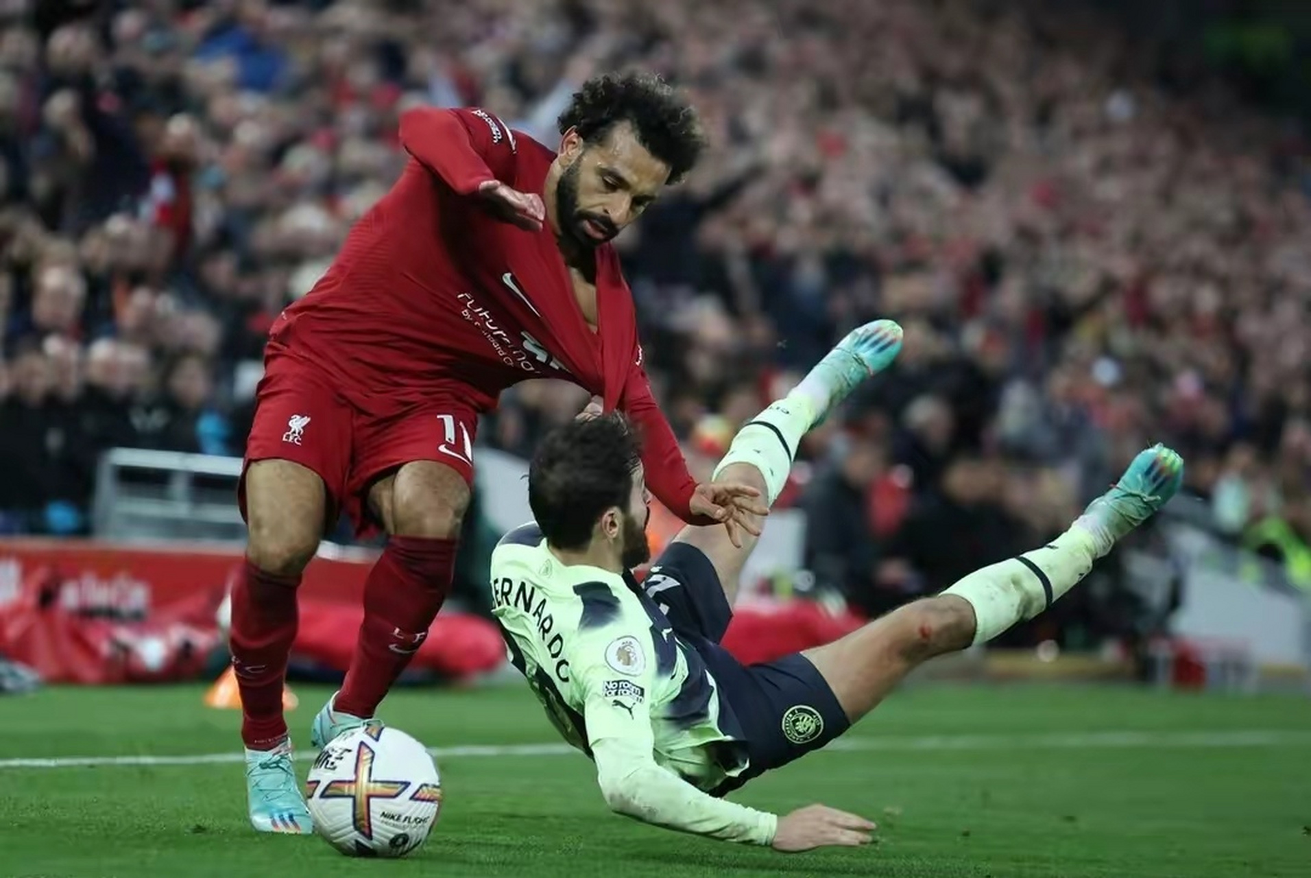 刚刚焦点：利物浦晋级，热议不断