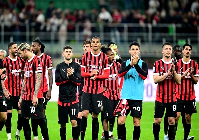 曼联客平AC米兰，成功晋级欧冠八强