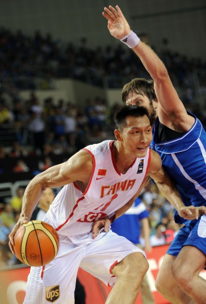 冰岛选手在游泳比赛中创造新的战绩