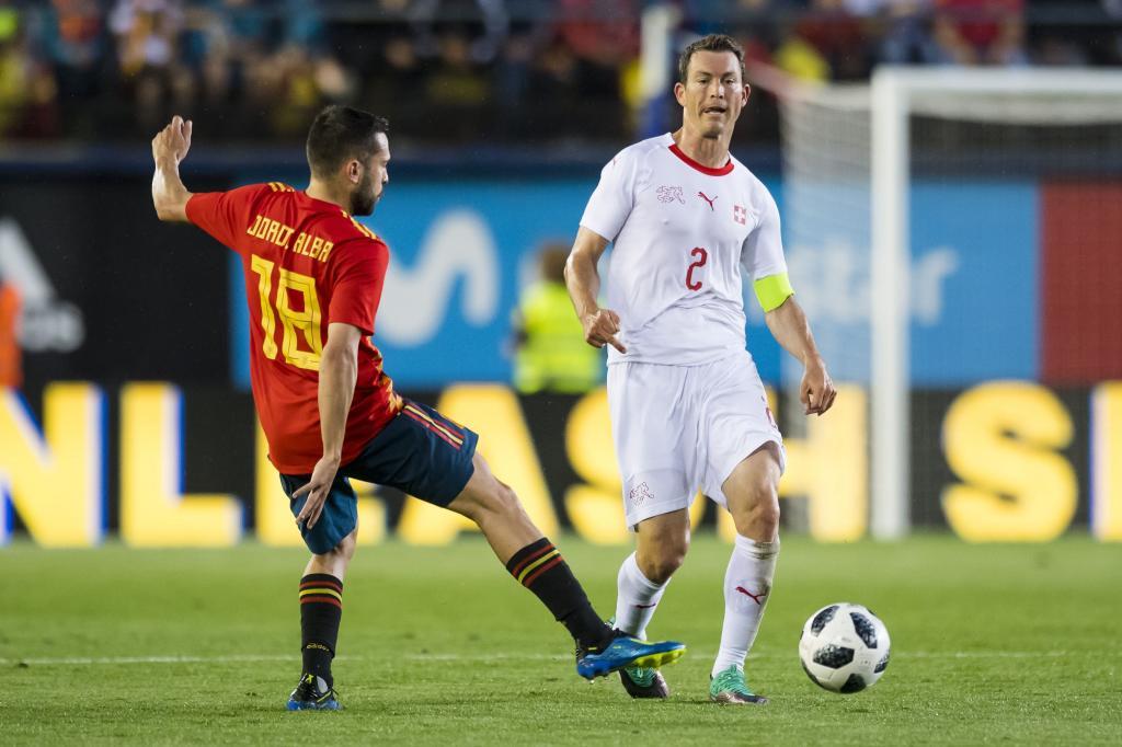 包含瑞士迎战秘鲁，争取晋级机会的词条