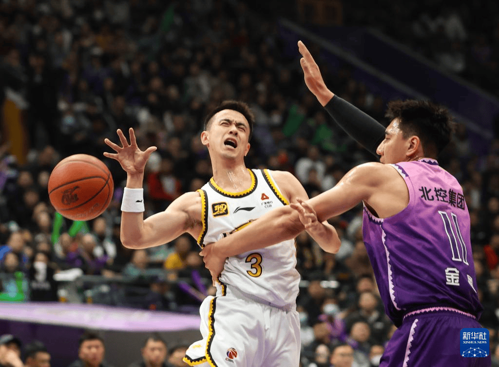 辽宁队以惊人的进攻击败甘肃队