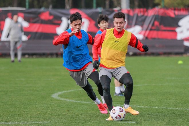 河南建业官宣续约核心阵容,凝聚团队力量的简单介绍 河南建业官宣续约核心阵容,凝聚团队力量的简单介绍