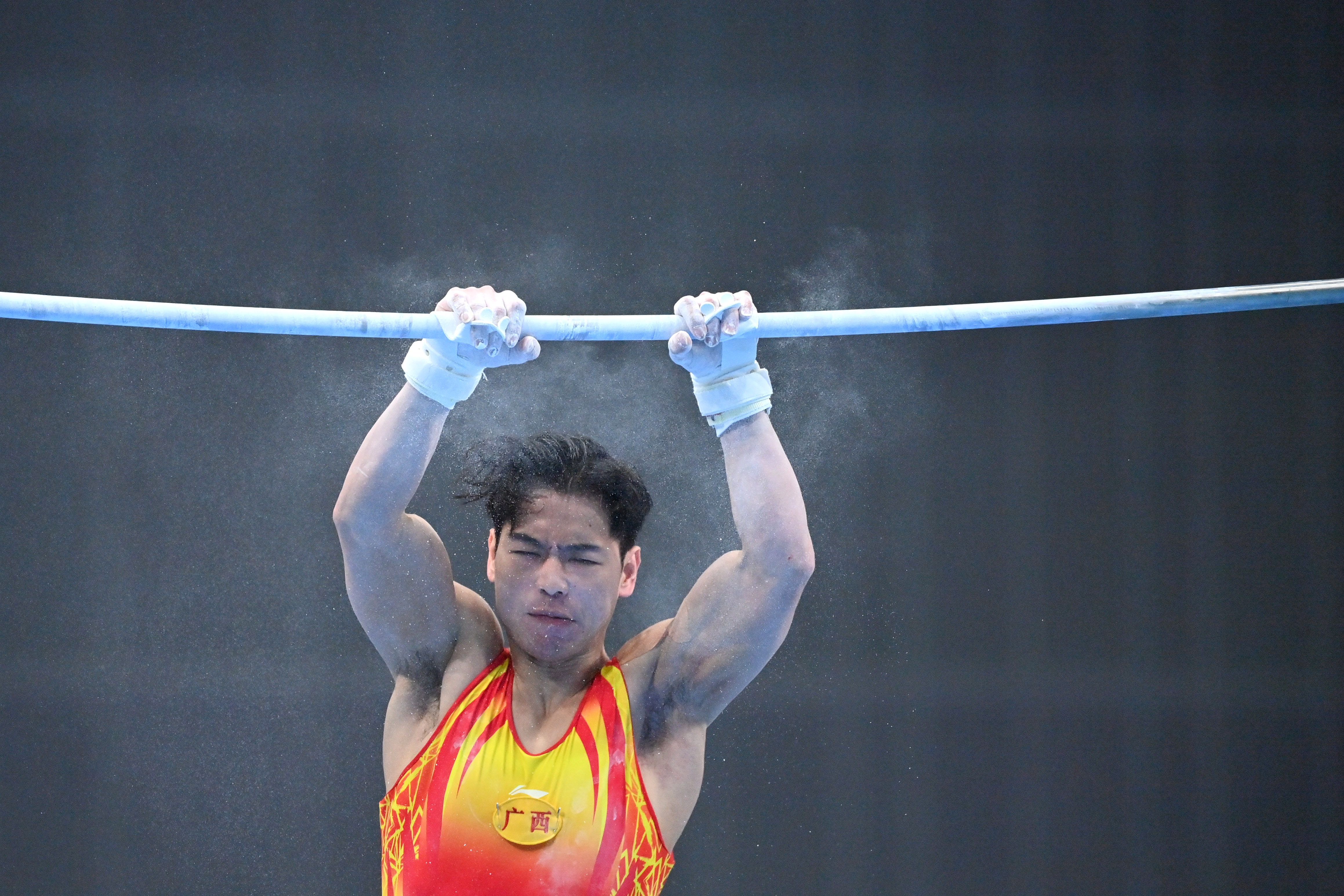 体操男子单杠赛中国选手摘铜 体操男子单杠赛中国选手摘铜