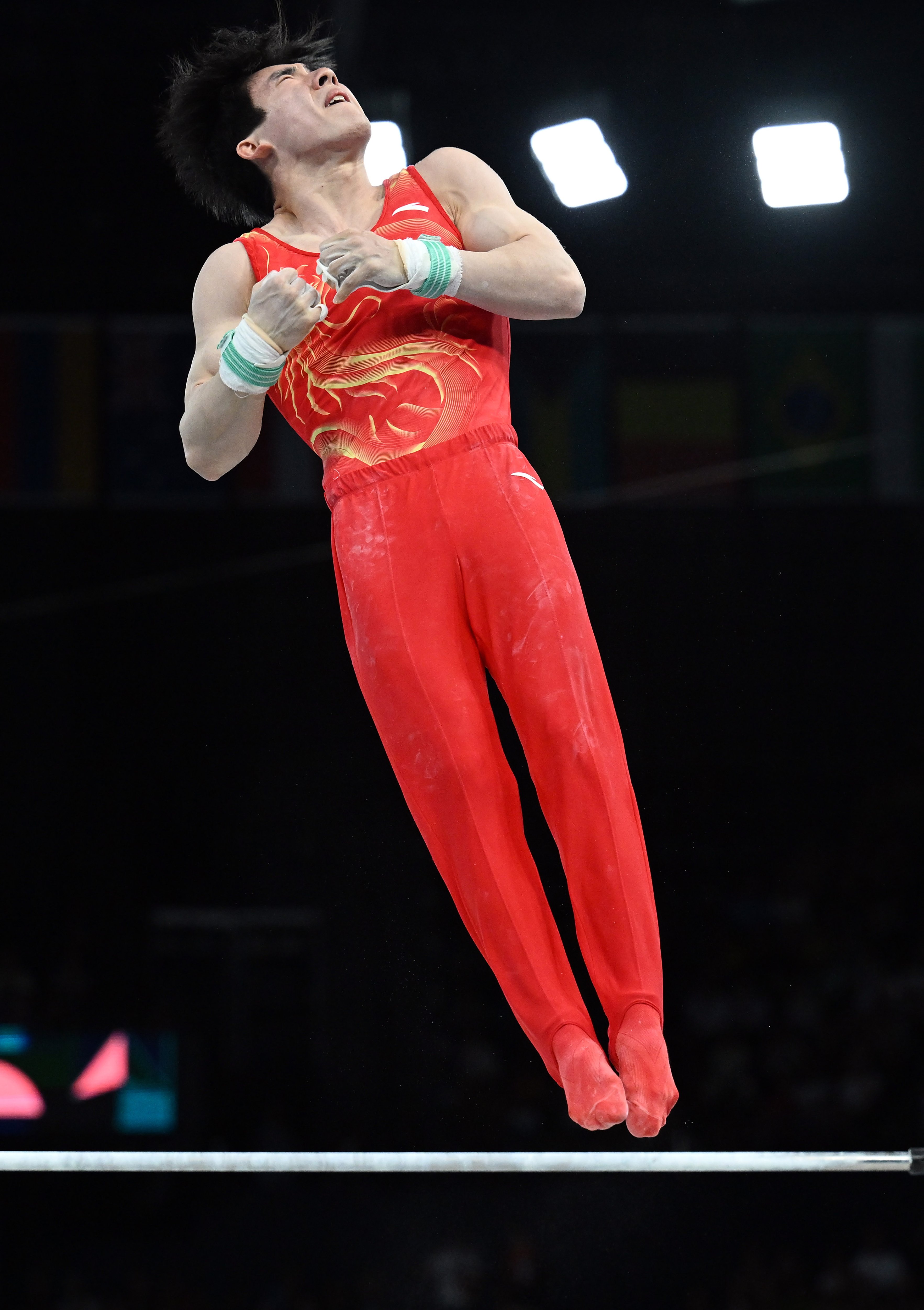 体操男子单杠赛中国选手摘铜 体操男子单杠赛中国选手摘铜