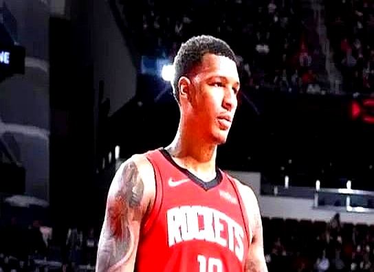 包含雄鹿遭遇败局，字母哥状态不佳的词条