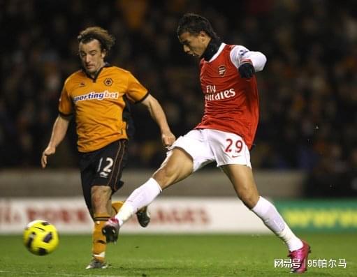 包含瓦伦西亚绝地反击摩洛哥，范佩西惊艳世界的词条