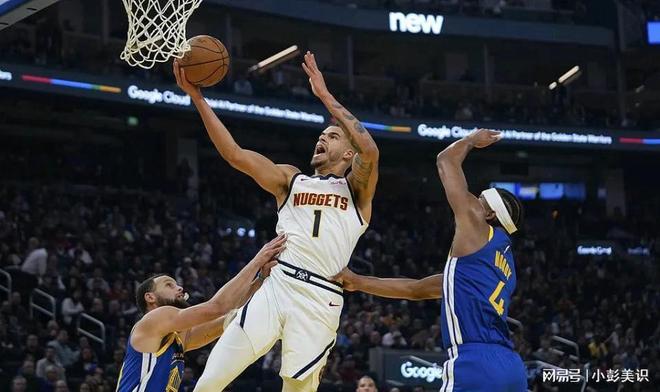 勇士客场击败掘金,格林表现抢眼 勇士客场击败掘金,格林表现抢眼