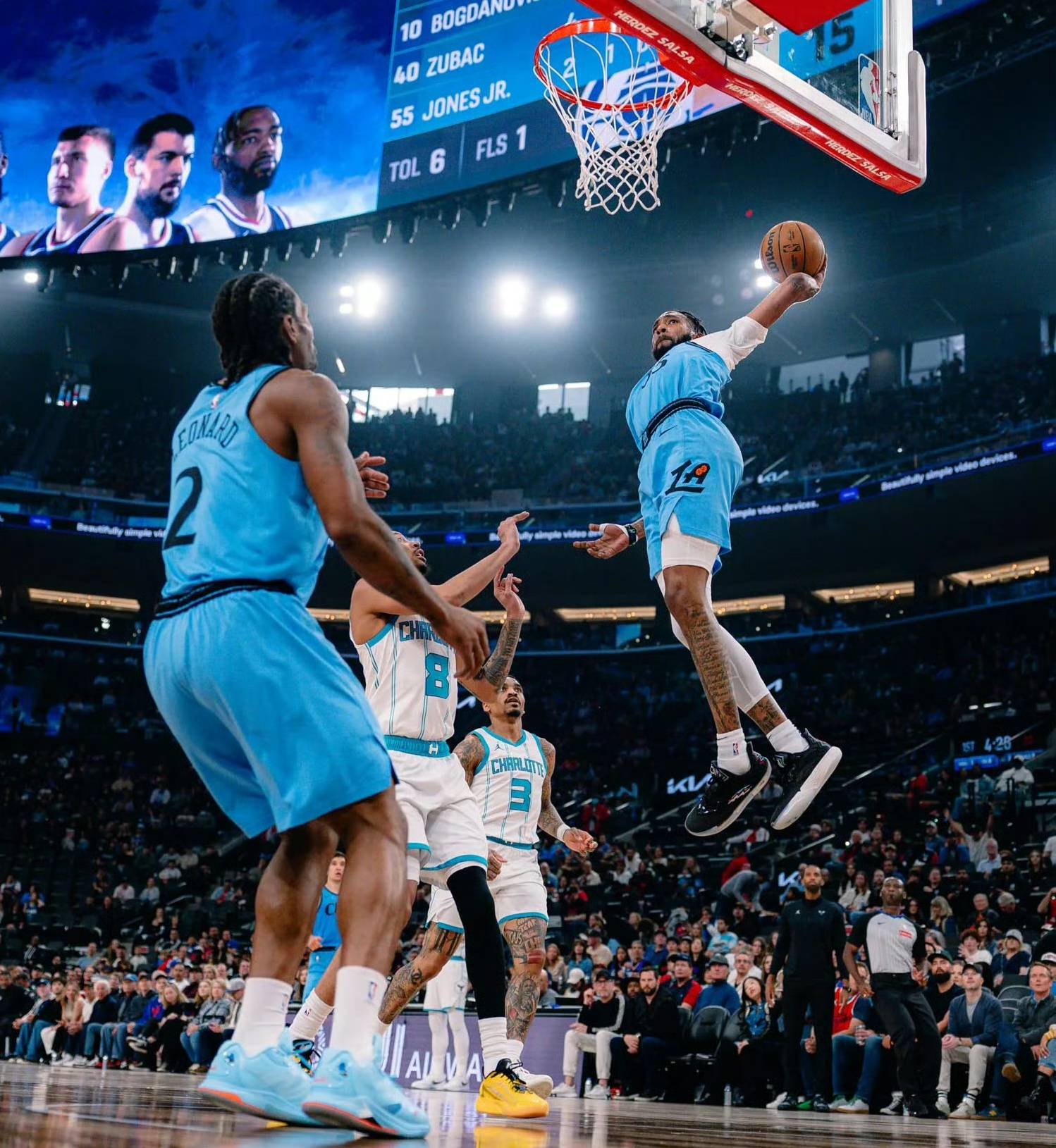 快船擒下马刺,取得三连胜 快船擒下马刺,取得三连胜