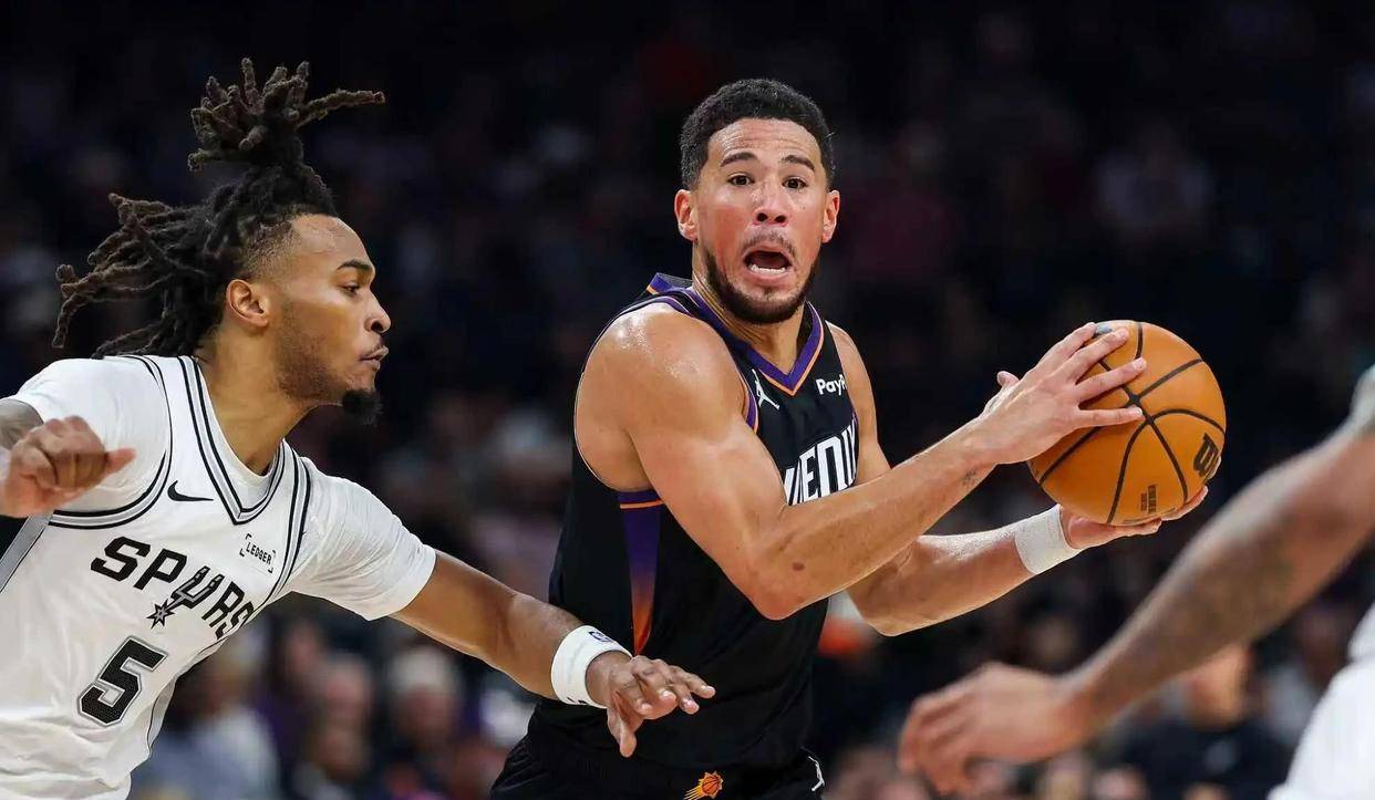 太阳横扫辽宁队,布克点燃赛场 太阳横扫辽宁队,布克点燃赛场