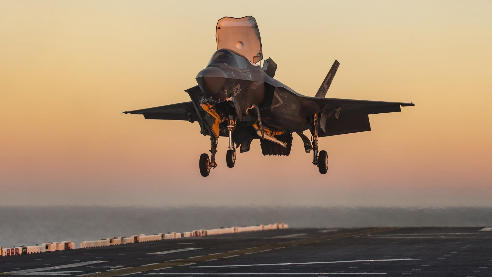 奥斯梅恩头槌定乾坤，那不勒斯力克皇家社会占先机